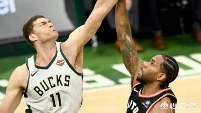 雄鹿队对战猛龙