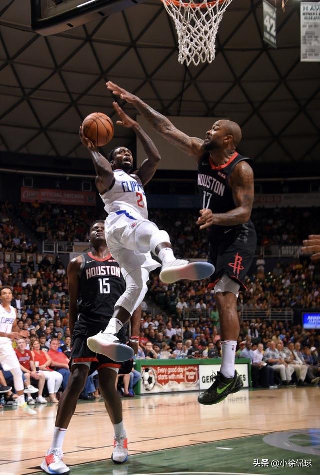 小卡泡椒亮相快船发布会